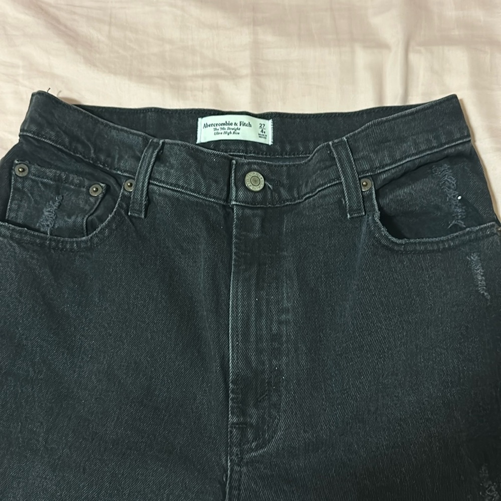 Abercrombie ultra high rise 90s straight jean - black (distressed)